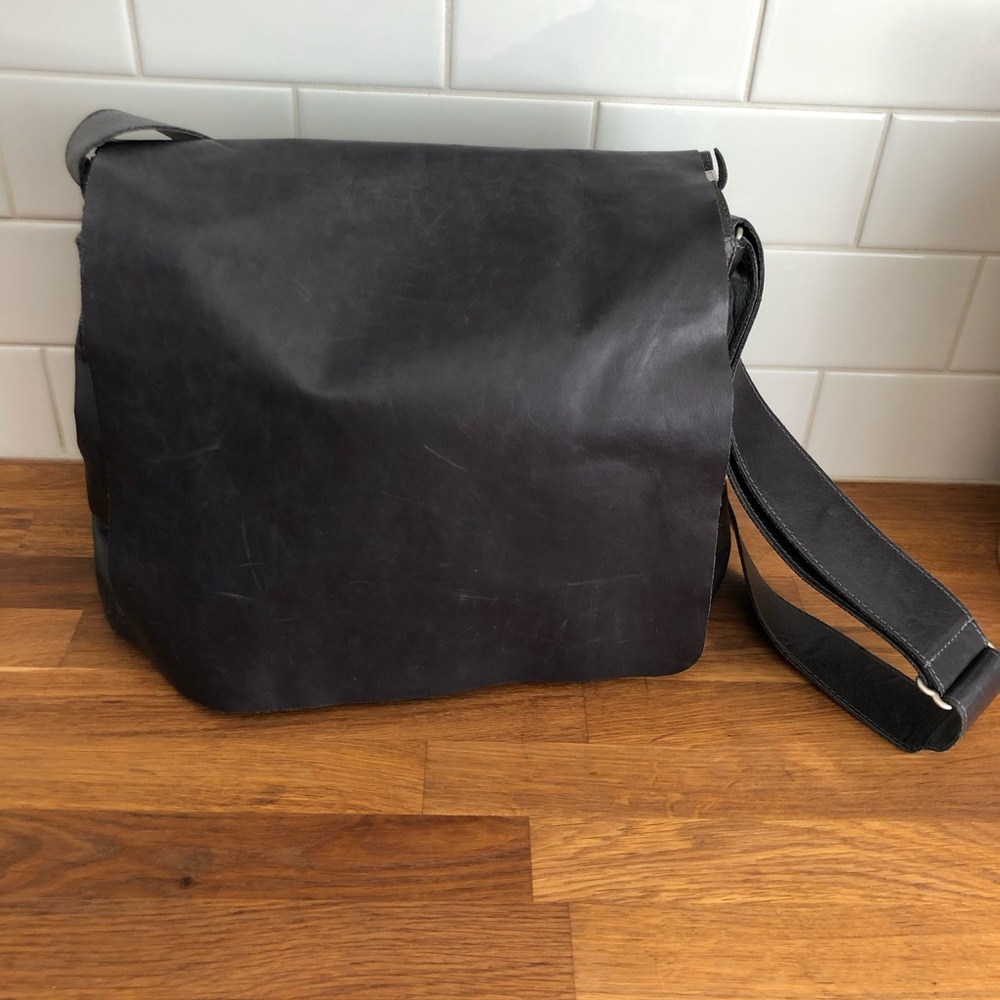 m0851 dark grey messenger bag